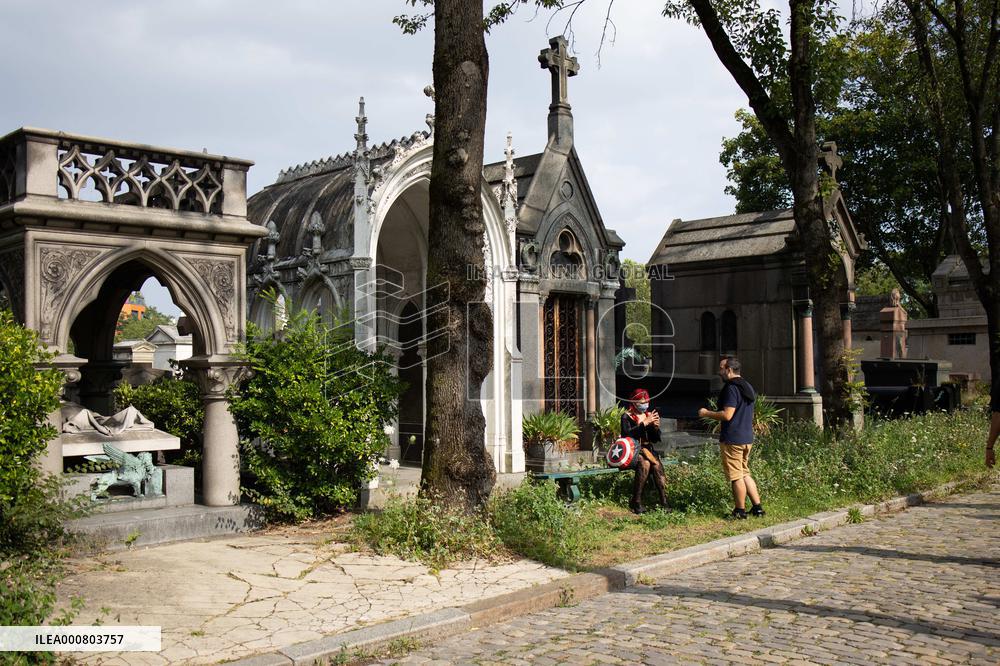 Illustrations Of The Pere Lachaise Cemetery - Paris