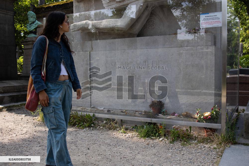 Illustrations Of The Pere Lachaise Cemetery - Paris