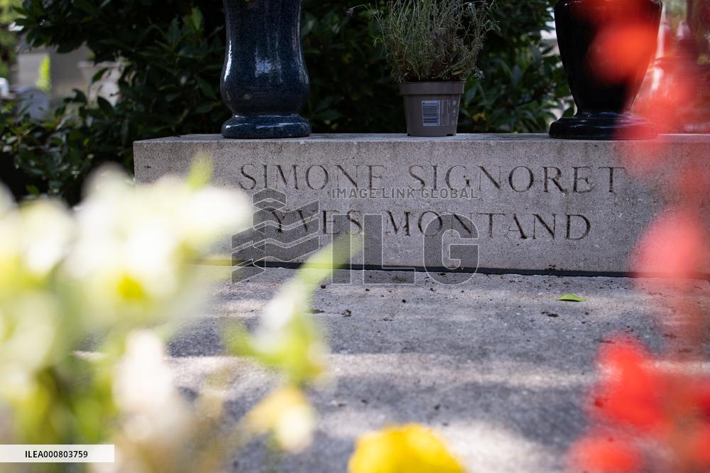 Illustrations Of The Pere Lachaise Cemetery - Paris