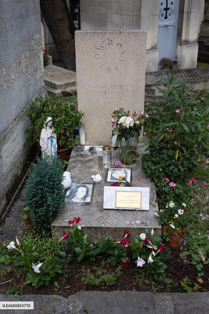 Illustrations Of The Pere Lachaise Cemetery - Paris