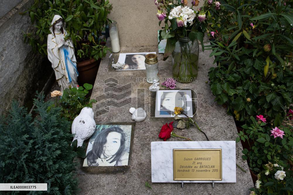 Illustrations Of The Pere Lachaise Cemetery - Paris