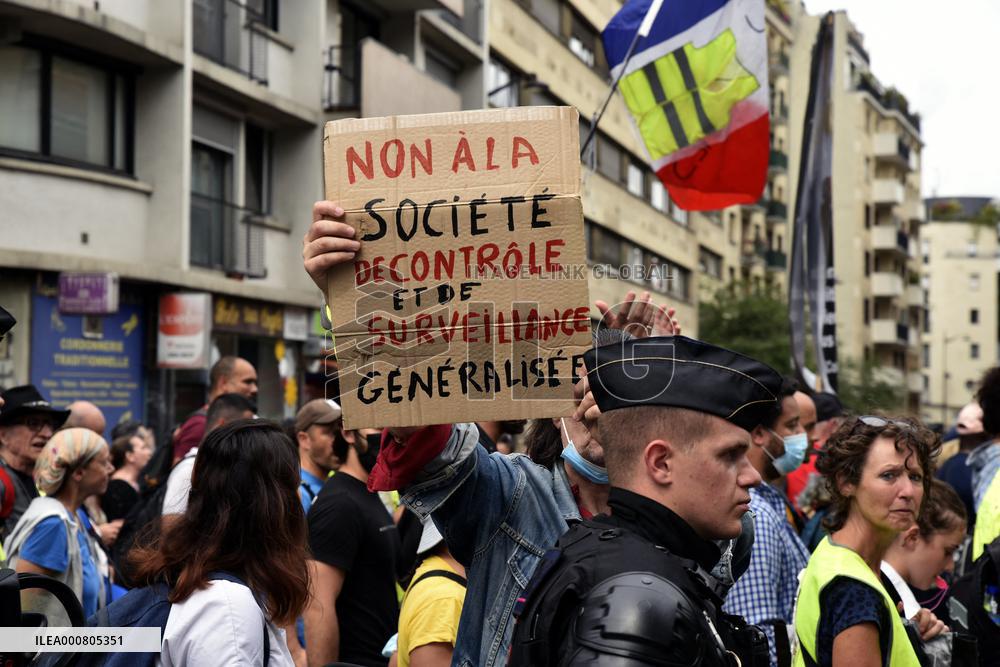 Yellow Vests' rally against the health pass - Paris