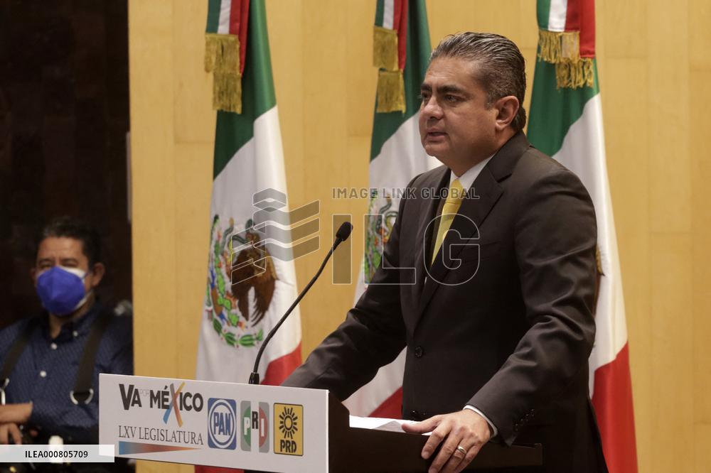 Opposition Legislative Va Por México Against President Of Mexico