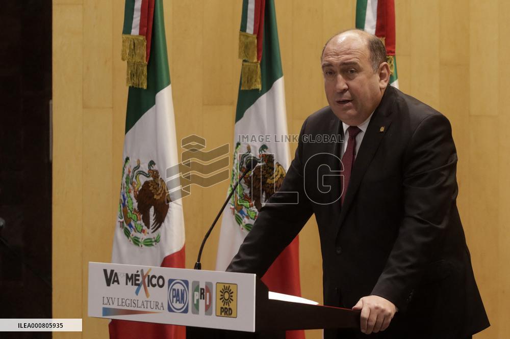 Opposition Legislative Va Por México Against President Of Mexico