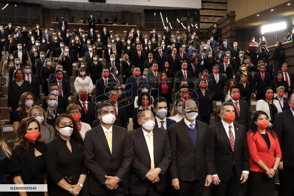 Opposition Legislative Va Por México Against President Of Mexico