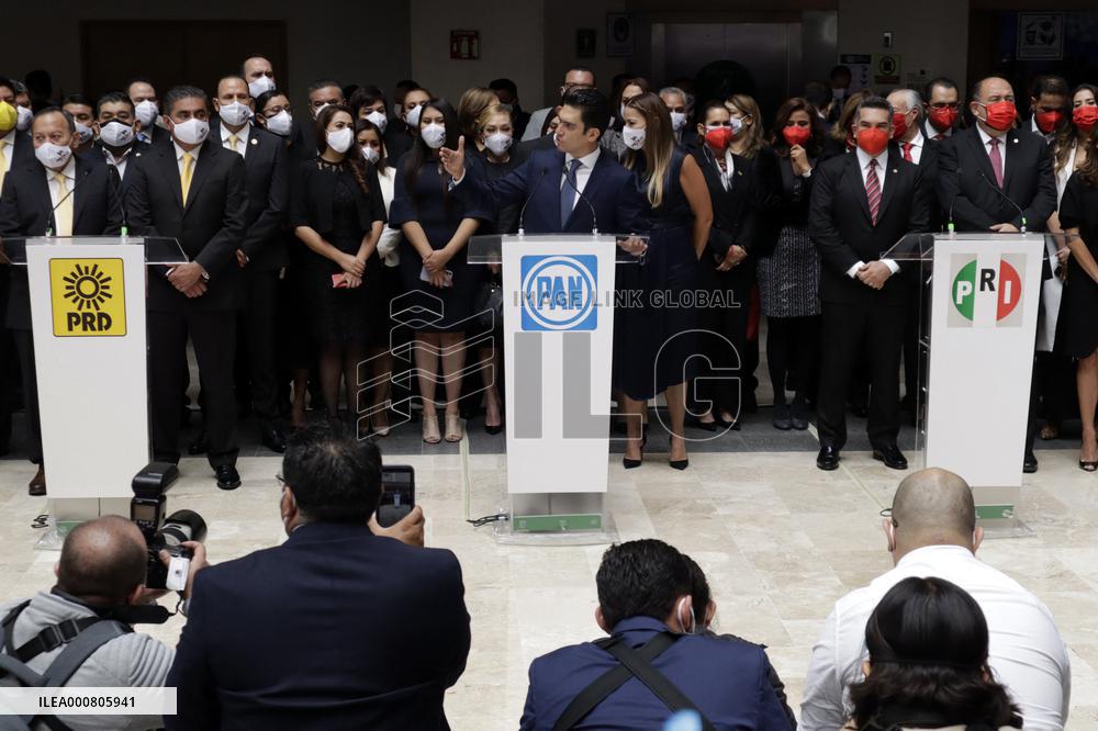 Opposition Legislative Va Por México Against President Of Mexico