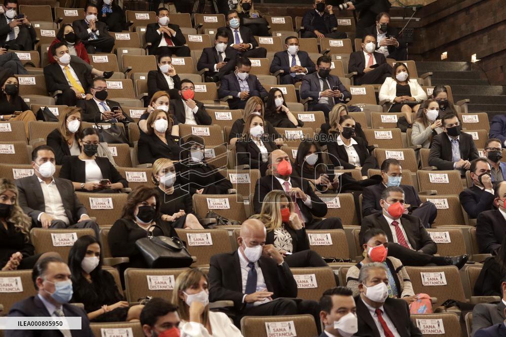 Opposition Legislative Va Por México Against President Of Mexico