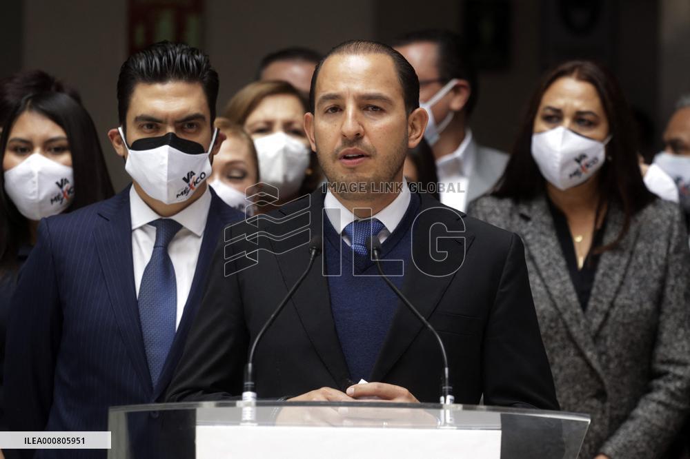 Opposition Legislative Va Por México Against President Of Mexico