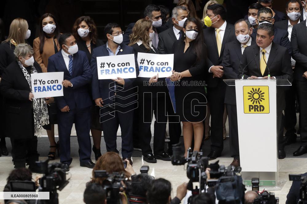 Opposition Legislative Va Por México Against President Of Mexico