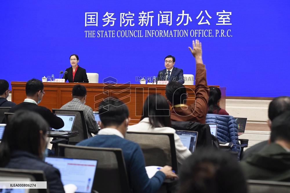 China's economic growth slows to 4.9% in 3Q