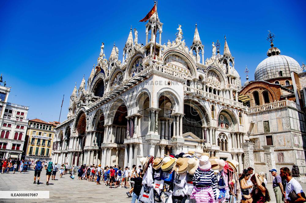 Venice Set To Introduce An Entry Fee For Tourists