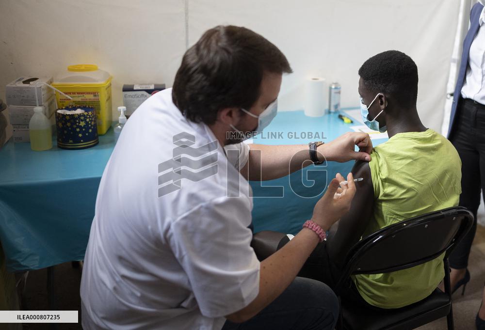 Vaccination For Teenagers - Argenteuil