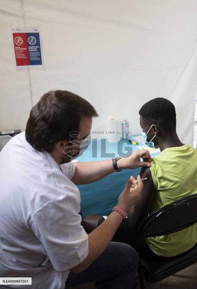 Vaccination For Teenagers - Argenteuil