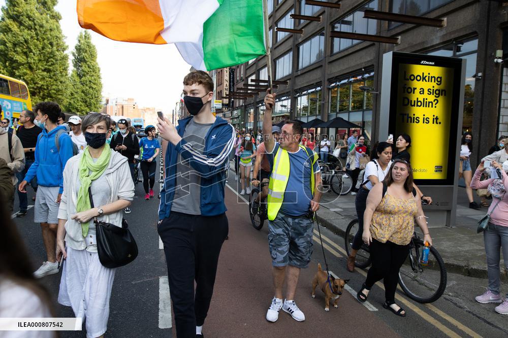 Emmanuel Macron visits the city center - Dublin
