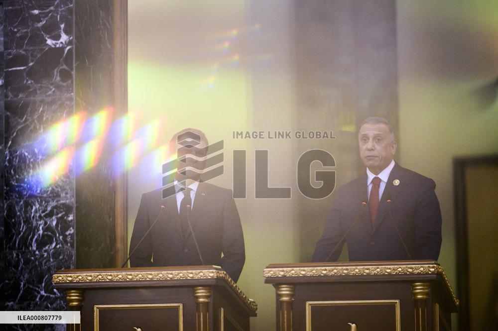 Emmanuel Macron and Irakian Prime Minister Moustafa Al-Kazimi make a statement to the press - Bagdad