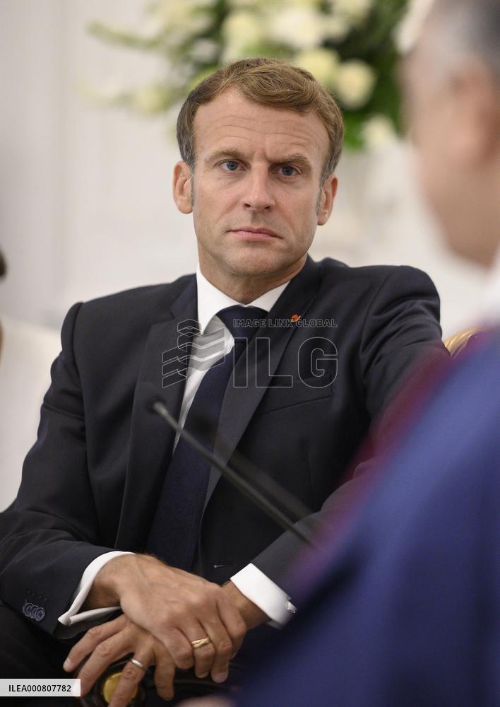 Emmanuel Macron and Irakian Prime Minister Moustafa Al-Kazimi make a statement to the press - Bagdad