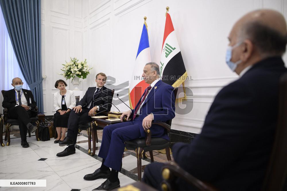 Emmanuel Macron and Irakian Prime Minister Moustafa Al-Kazimi make a statement to the press - Bagdad