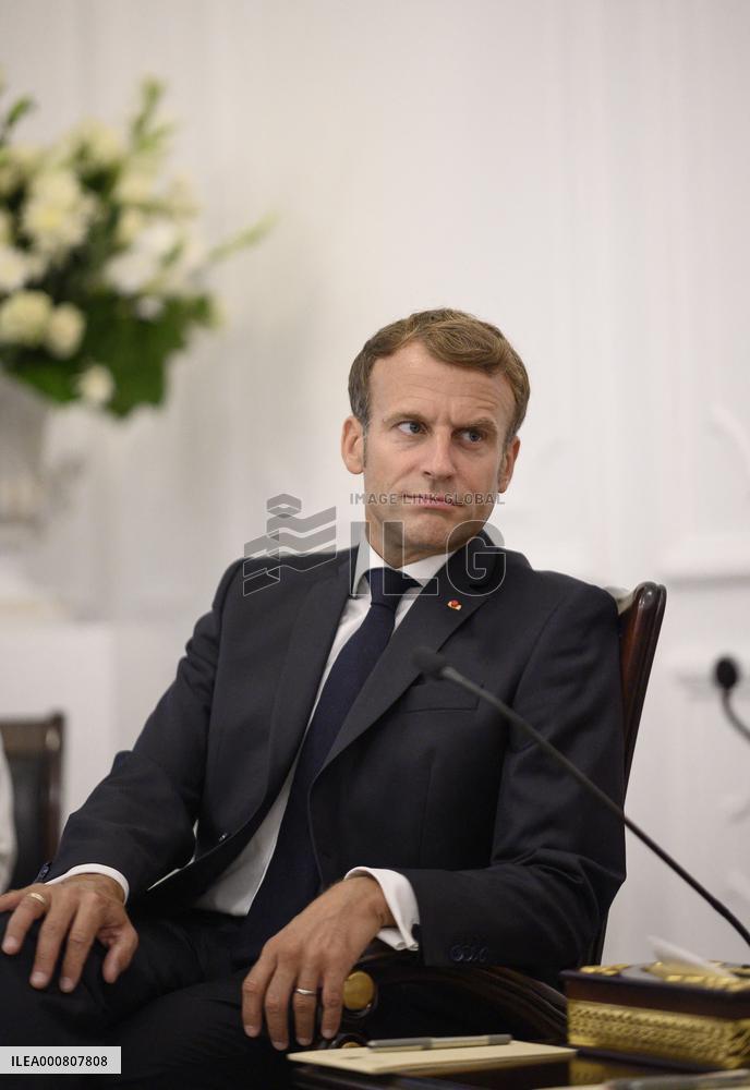 Emmanuel Macron and Irakian Prime Minister Moustafa Al-Kazimi make a statement to the press - Bagdad