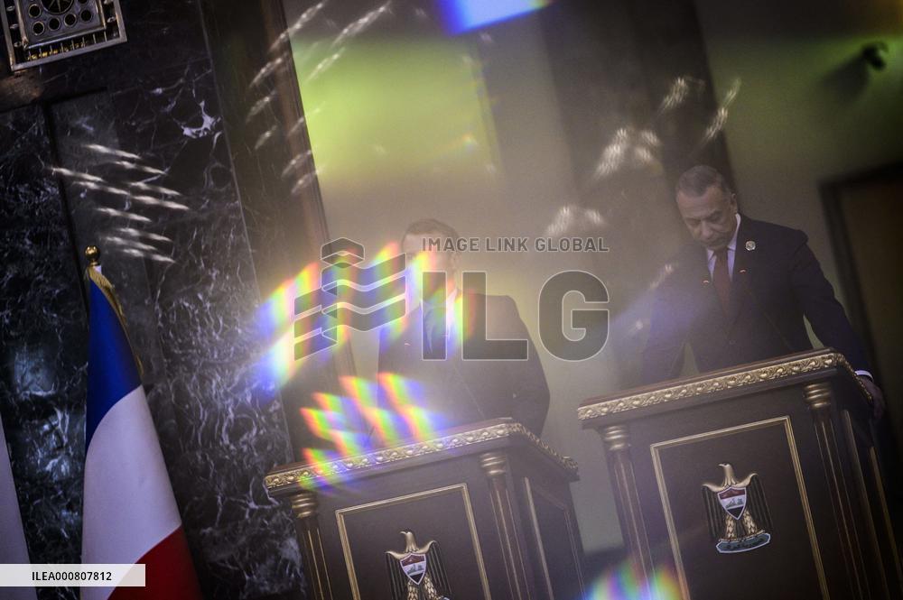 Emmanuel Macron and Irakian Prime Minister Moustafa Al-Kazimi make a statement to the press - Bagdad