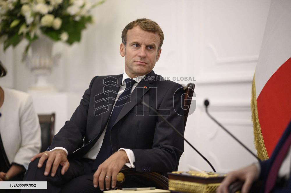 Emmanuel Macron and Irakian Prime Minister Moustafa Al-Kazimi make a statement to the press - Bagdad