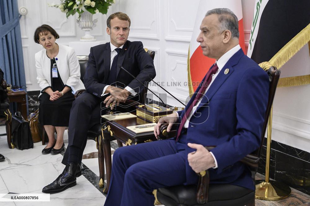 Emmanuel Macron and Irakian Prime Minister Moustafa Al-Kazimi make a statement to the press - Bagdad