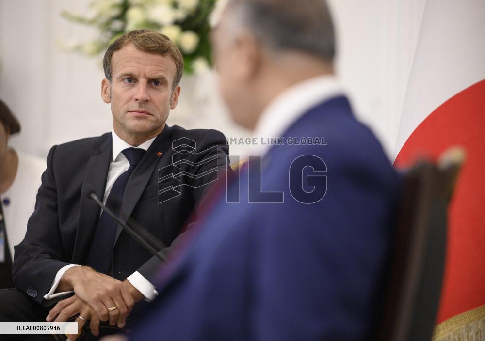 Emmanuel Macron and Irakian Prime Minister Moustafa Al-Kazimi make a statement to the press - Bagdad