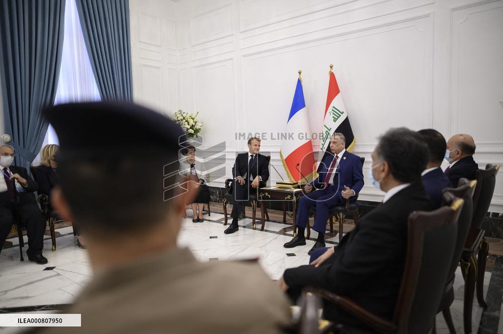 Emmanuel Macron and Irakian Prime Minister Moustafa Al-Kazimi make a statement to the press - Bagdad
