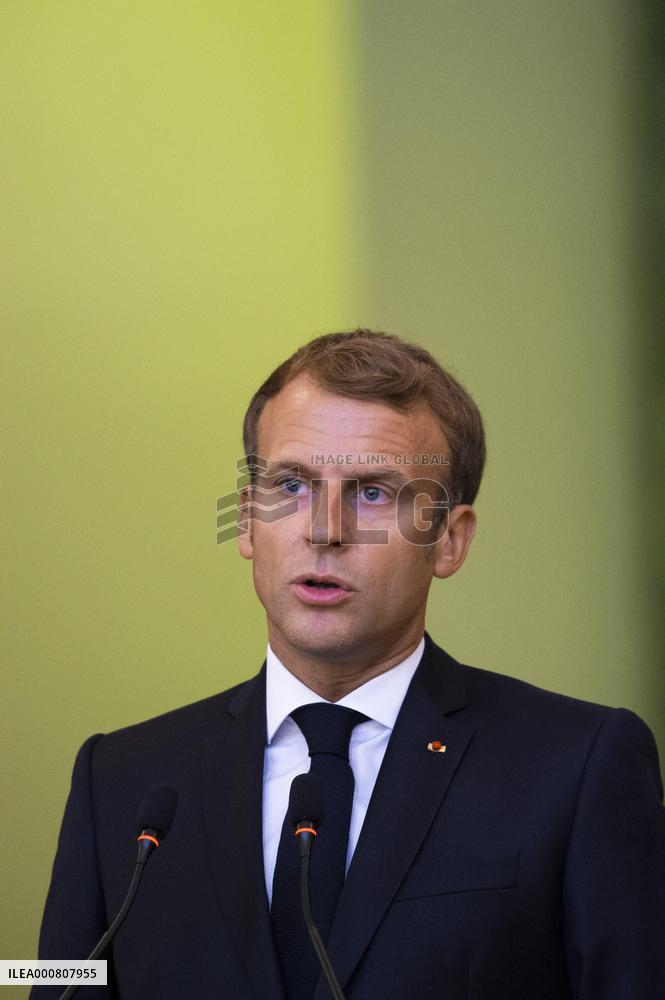 Emmanuel Macron and Irakian Prime Minister Moustafa Al-Kazimi make a statement to the press - Bagdad