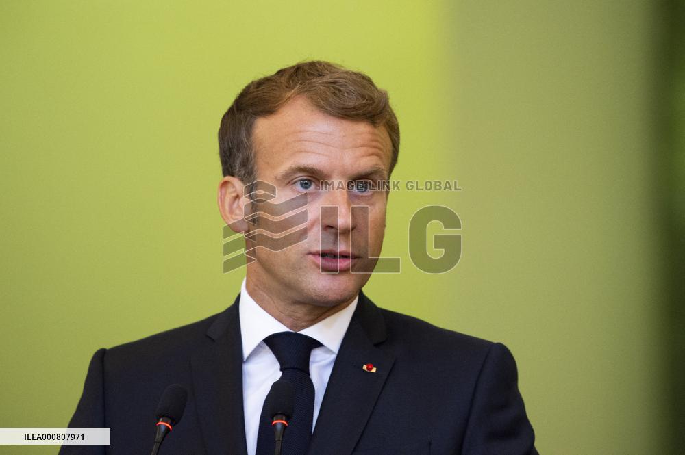 Emmanuel Macron and Irakian Prime Minister Moustafa Al-Kazimi make a statement to the press - Bagdad