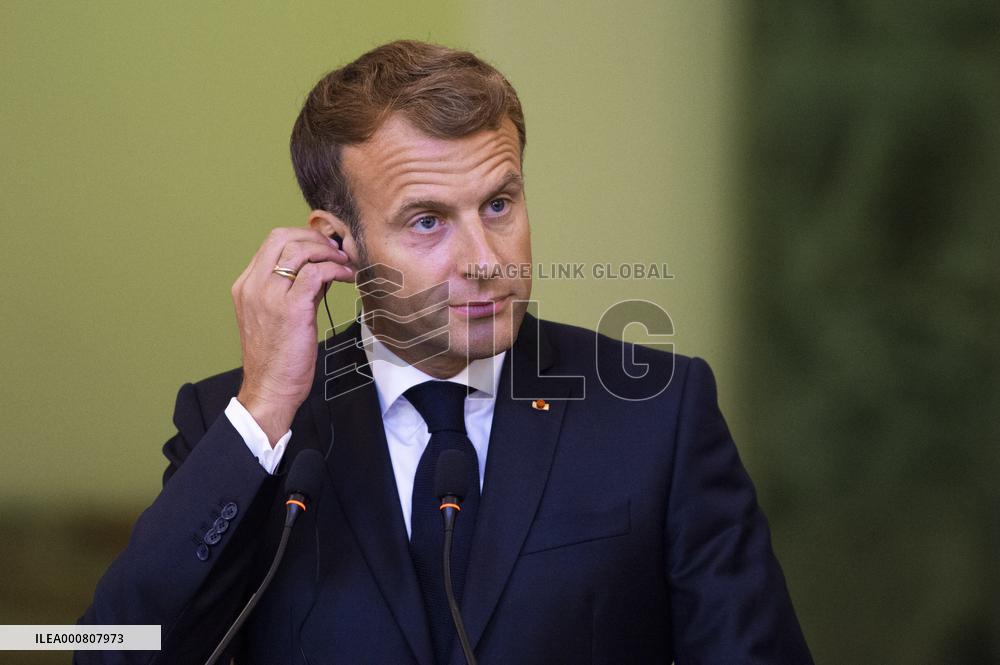 Emmanuel Macron and Irakian Prime Minister Moustafa Al-Kazimi make a statement to the press - Bagdad