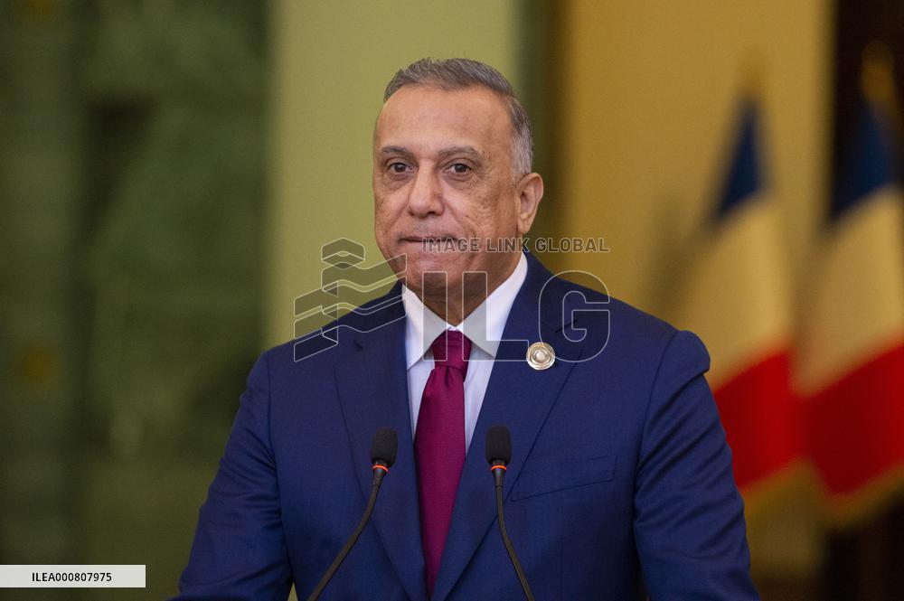 Emmanuel Macron and Irakian Prime Minister Moustafa Al-Kazimi make a statement to the press - Bagdad