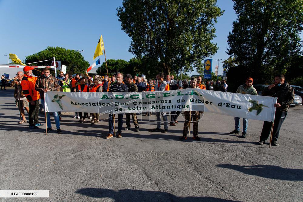 Les Republicains Summer University - ADCGELA Manifestation - La Baule