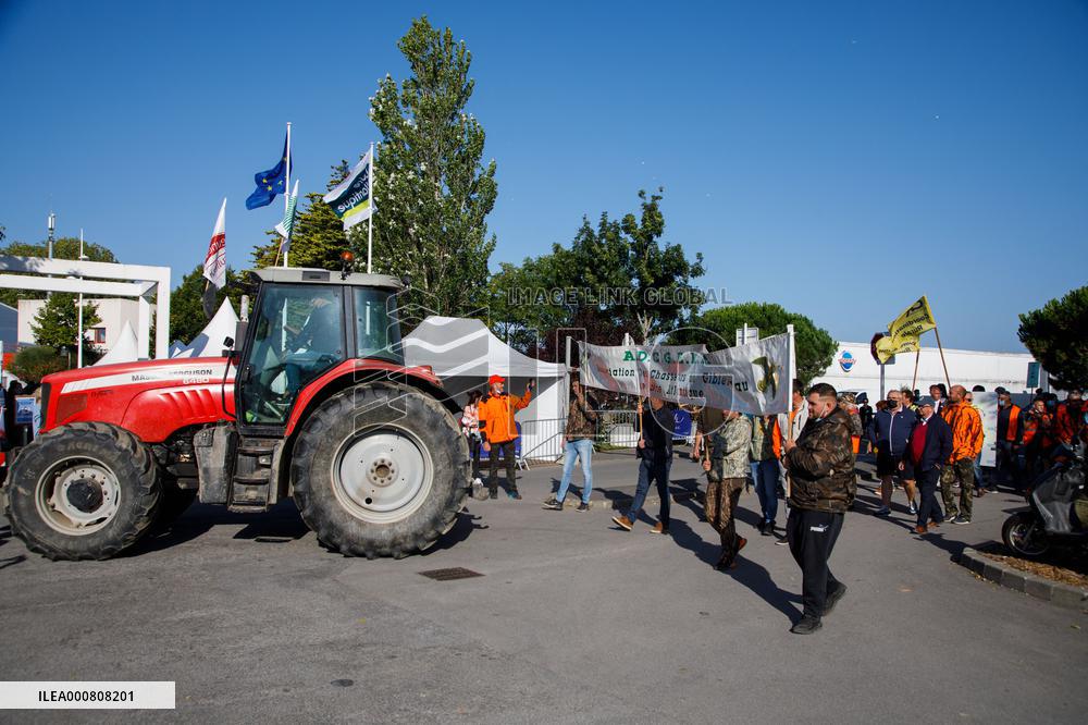 Les Republicains Summer University - ADCGELA Manifestation - La Baule