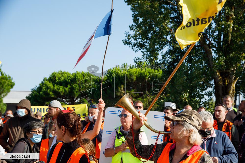 Les Republicains Summer University - ADCGELA Manifestation - La Baule