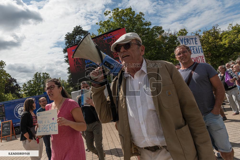 Protesters against the sanitary pass and vaccination - Blois
