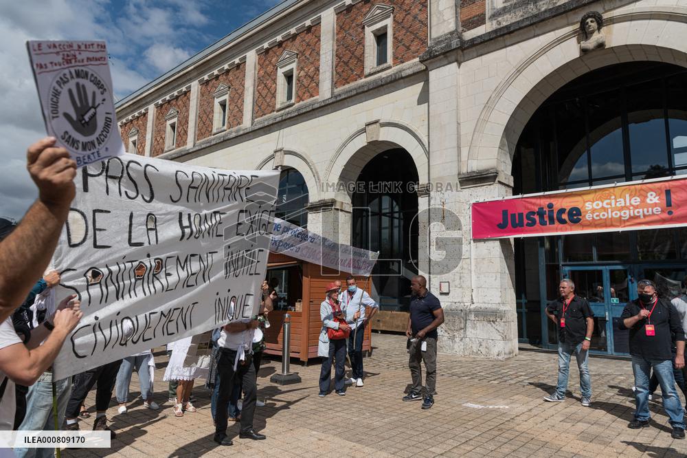 Protesters against the sanitary pass and vaccination - Blois