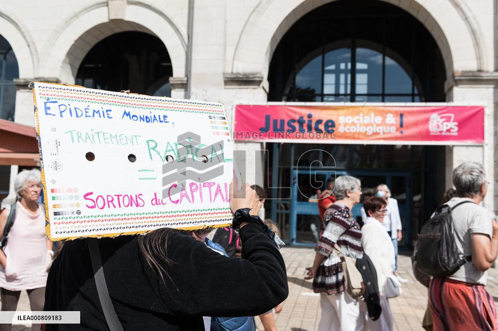 Protesters against the sanitary pass and vaccination - Blois