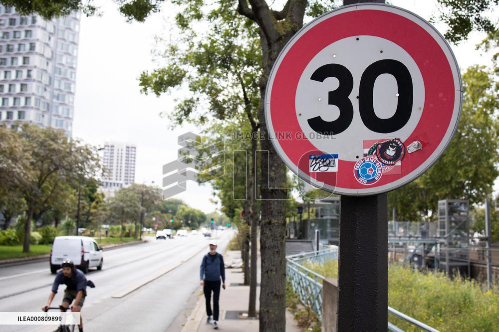 Paris introduces citywide 30 kmh speed limit