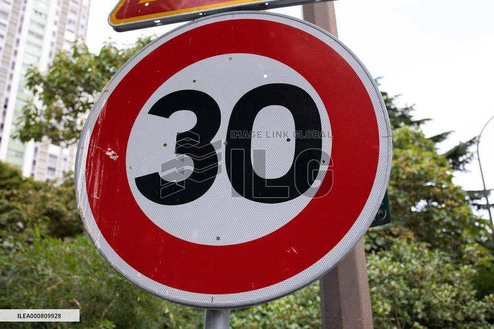 Paris introduces citywide 30 kmh speed limit