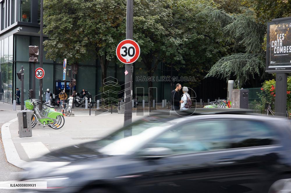 Paris introduces citywide 30 kmh speed limit