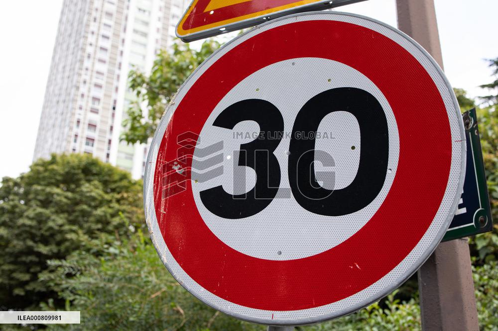 Paris introduces citywide 30 kmh speed limit