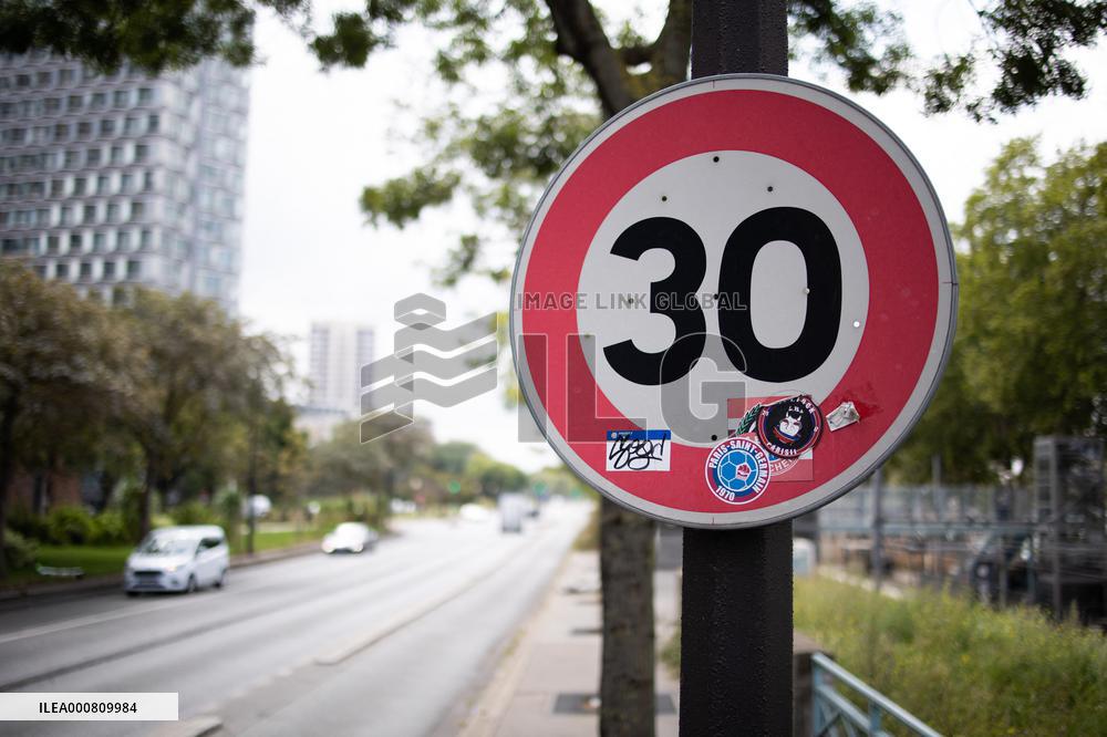 Paris introduces citywide 30 kmh speed limit