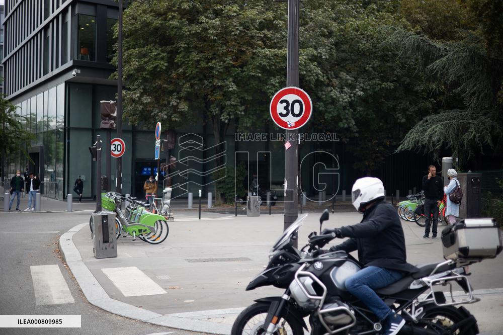 Paris introduces citywide 30 kmh speed limit