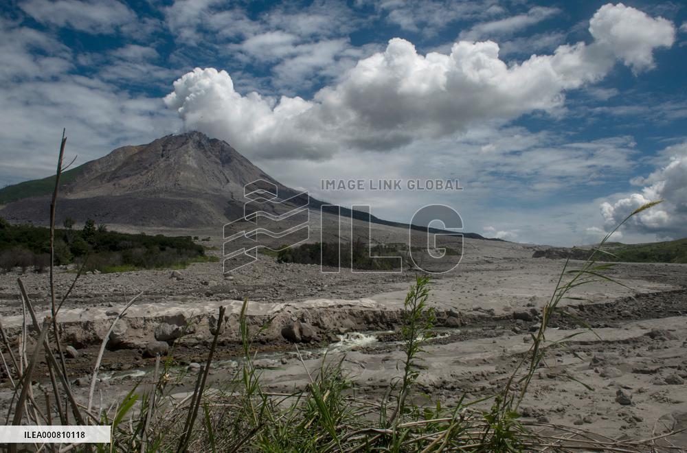 Sinabung Volcano Spews A Massive Column Of Smoke - Sumatra