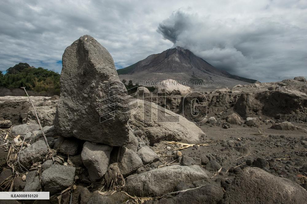 Sinabung Volcano Spews A Massive Column Of Smoke - Sumatra