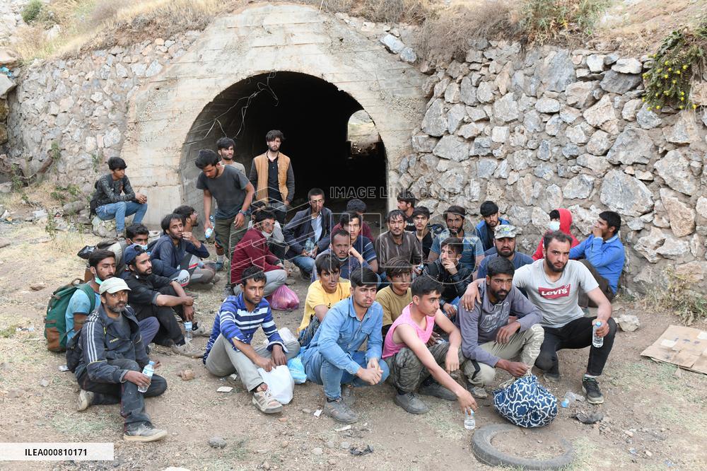 Afghan refugees crossing illegally entering Turkey