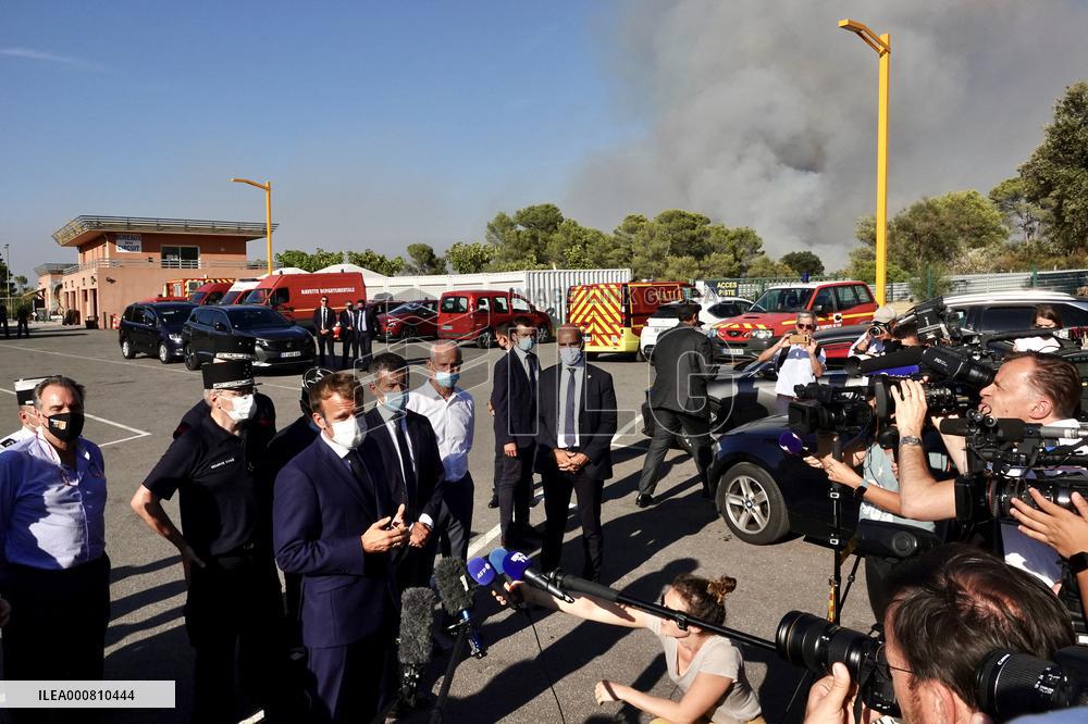 President Macron visits wildfire area - Le Luc