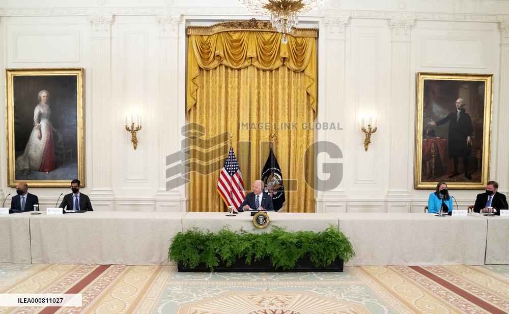 Cyberattacks Draw Tech, Bank CEOs to White House for Brainstorm