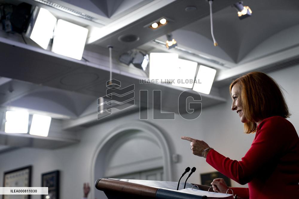 White House Holds Press Briefing