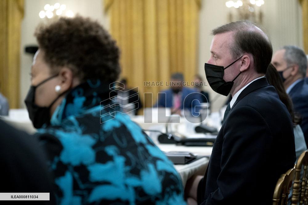 Cyberattacks Draw Tech, Bank CEOs to White House for Brainstorm